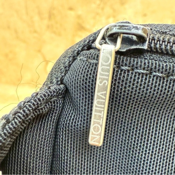 LOUIS VUITTON Black Damier Geant
Archer Waist Bag Unisex - Picture 10 of 10